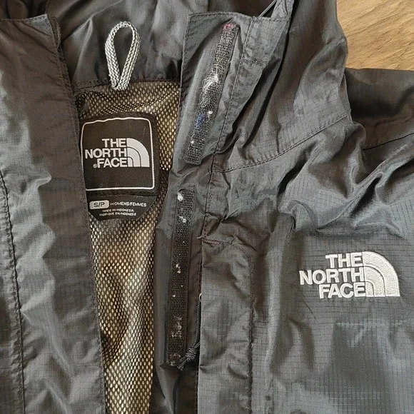 EUC TNF Rain Jacket - Picture 2 of 11